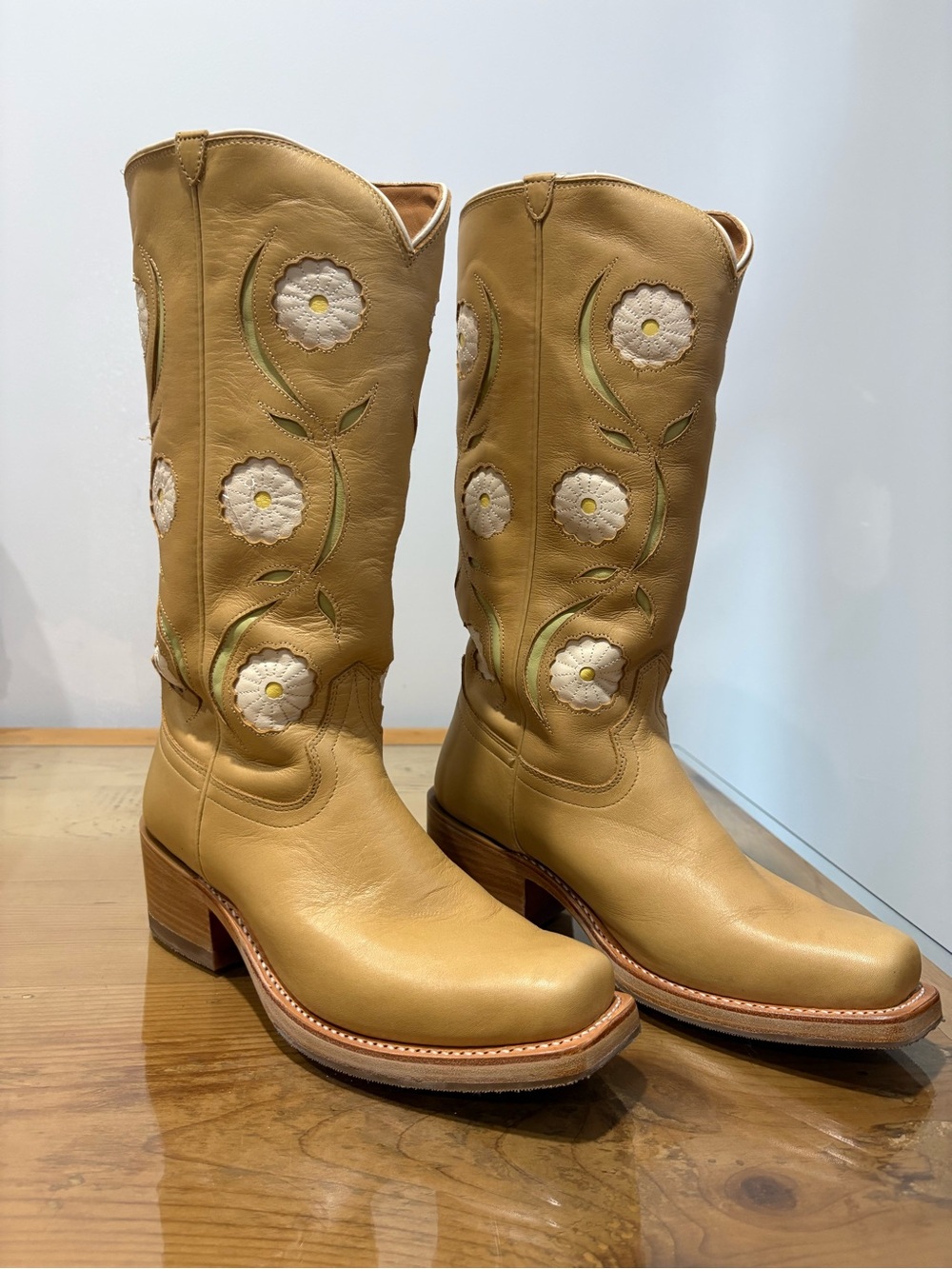 Tecovas The Charlie Bloom Pale Yellow Floral Leather Heeled Boots size 7.5